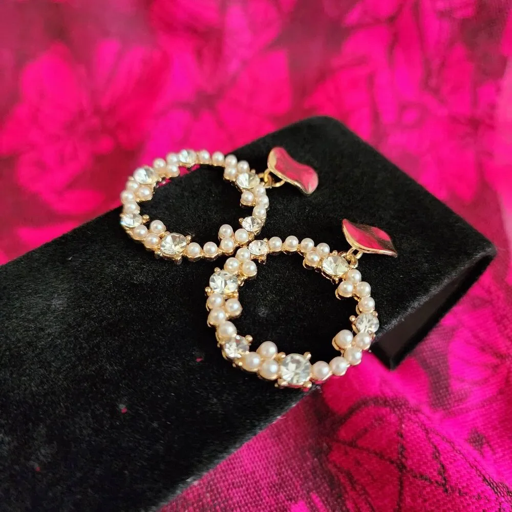 Gold Tone Mini Pearl  And Rhinestone Wreath Dangle Earrings. NWOT.